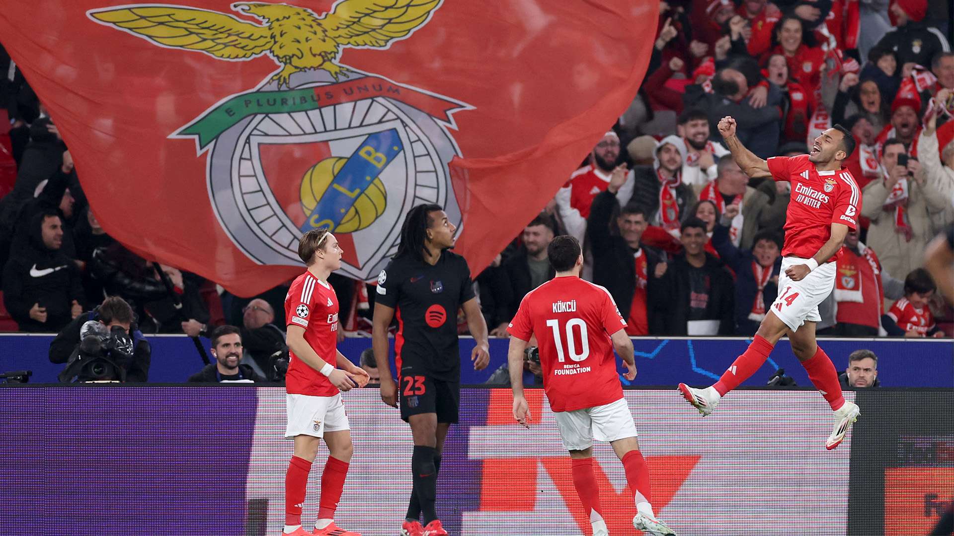 际比赛中屡 际比赛中屡